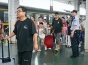 粤北暴雨致列车停运：铁路部门启动应急预案 旅客需关注这些信息