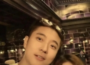 张丹峰携妻女游环球影城，11岁女儿气质优雅